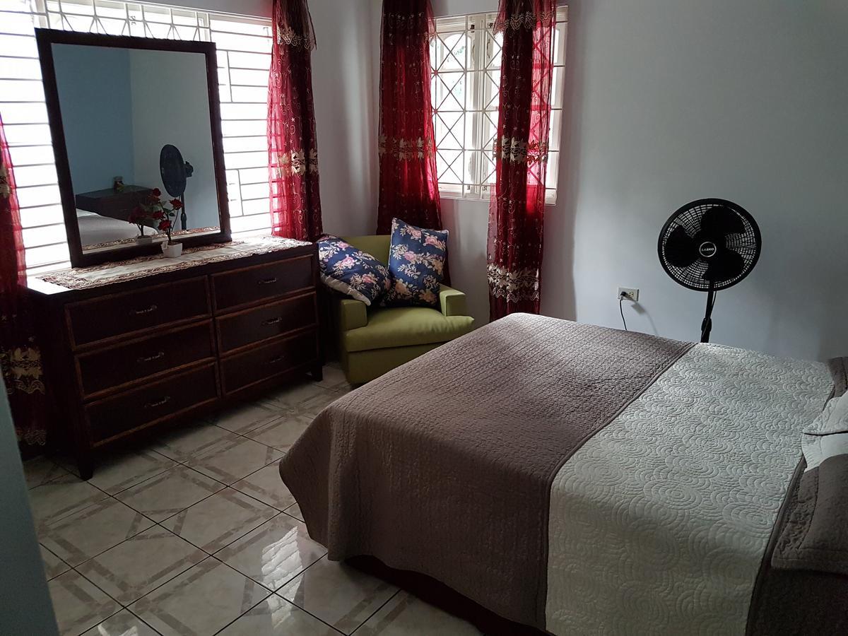 Jus4U-1 The Home Away From Home Villa Ocho Rios Esterno foto