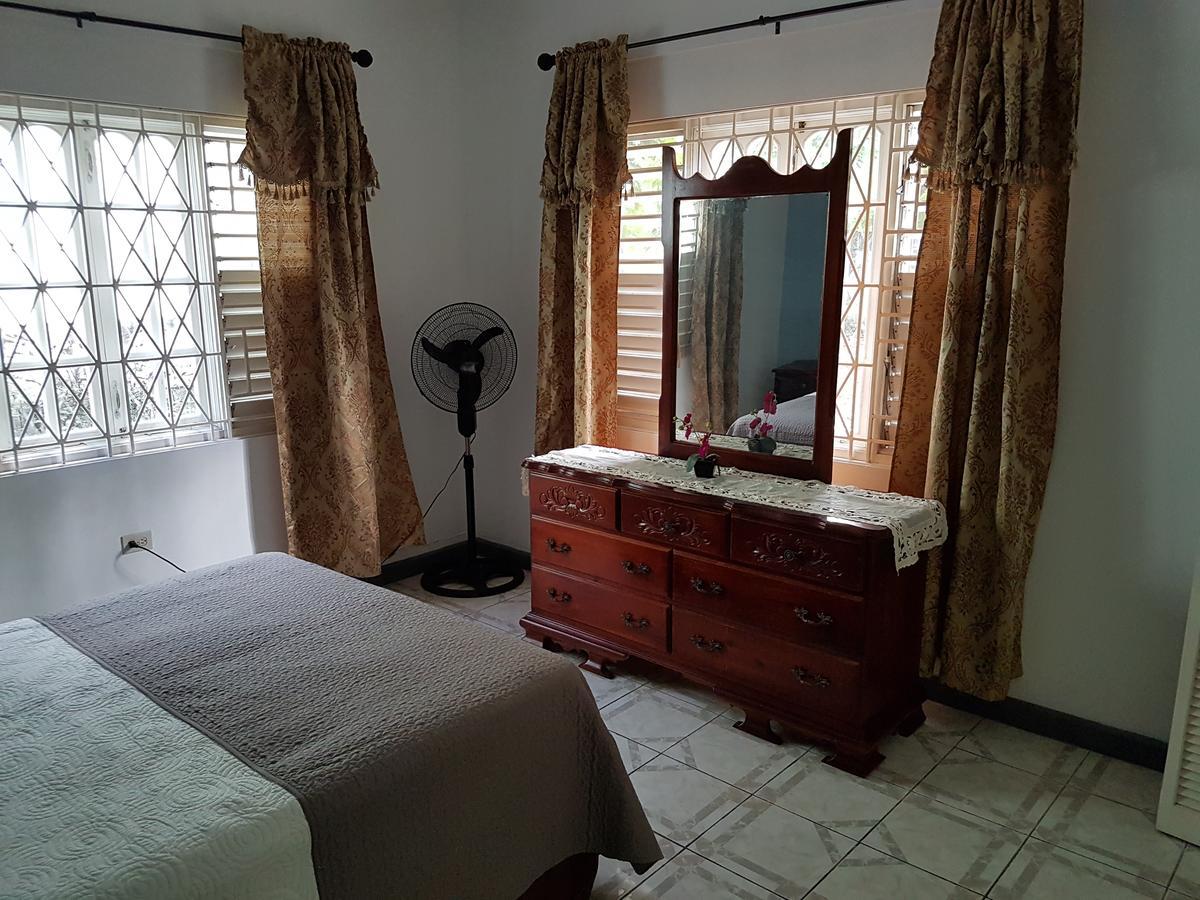 Jus4U-1 The Home Away From Home Villa Ocho Rios Esterno foto