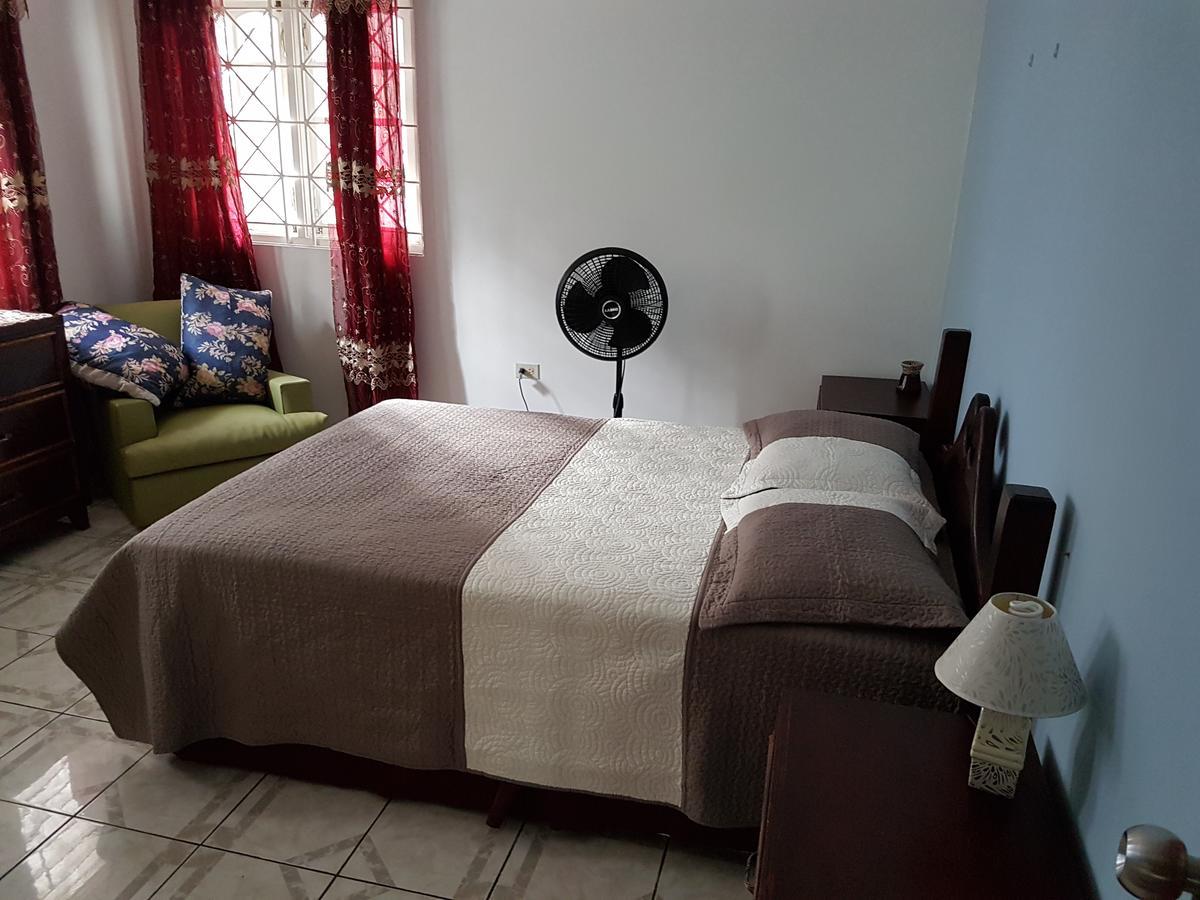Jus4U-1 The Home Away From Home Villa Ocho Rios Esterno foto