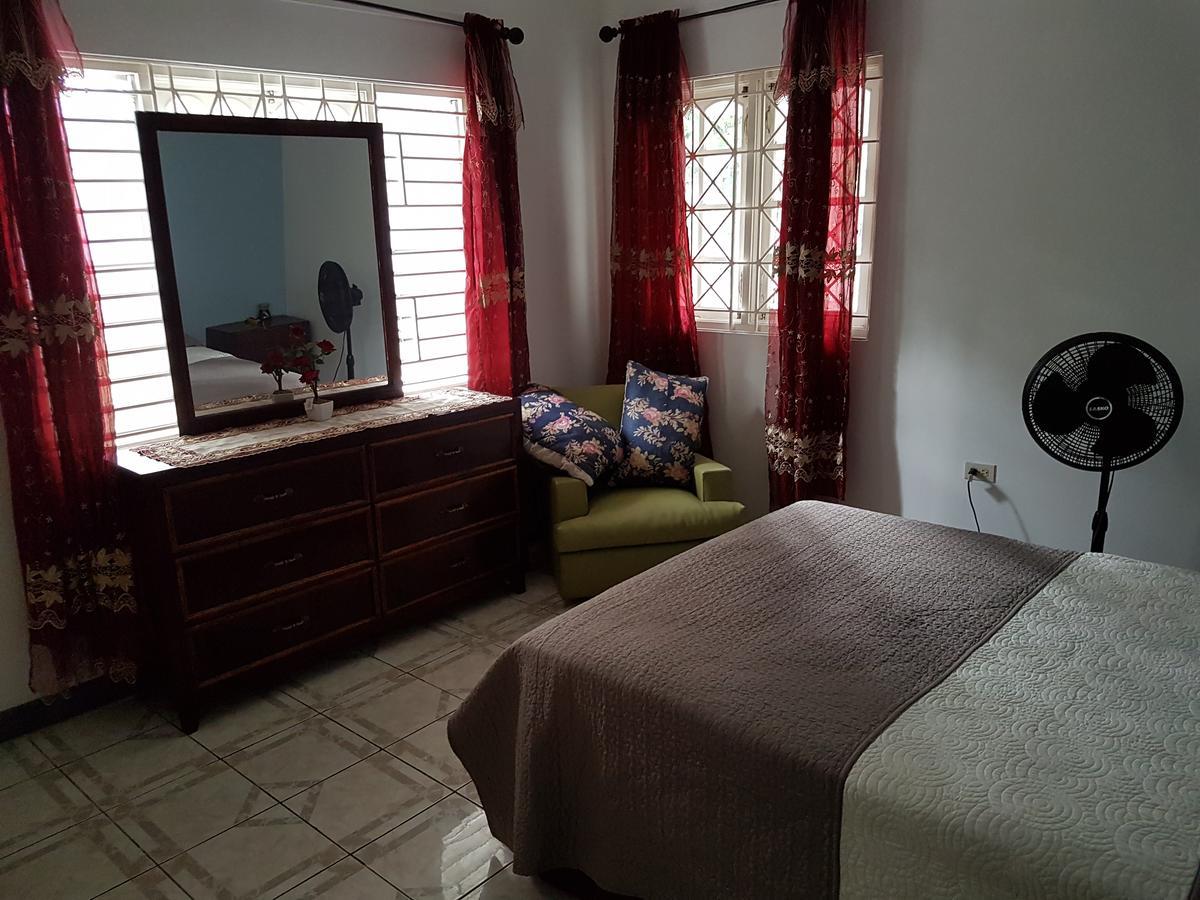 Jus4U-1 The Home Away From Home Villa Ocho Rios Esterno foto