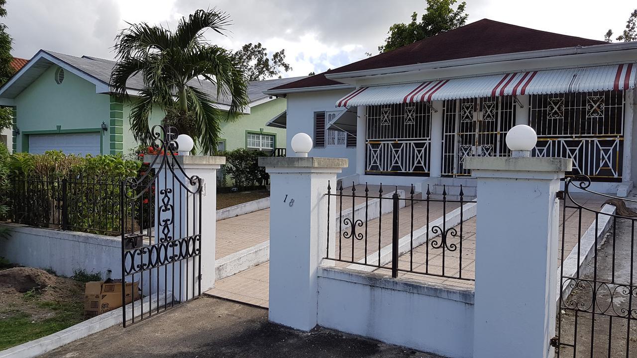 Jus4U-1 The Home Away From Home Villa Ocho Rios Esterno foto