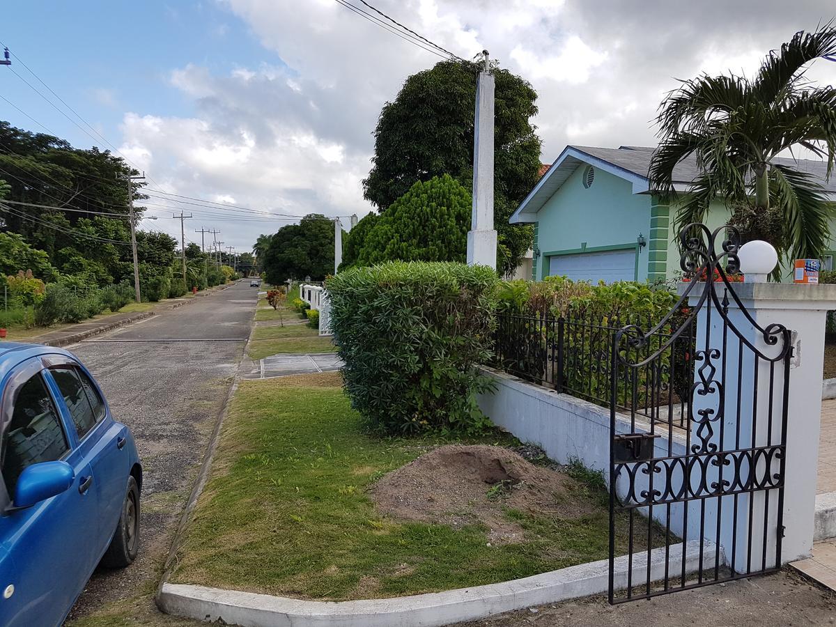 Jus4U-1 The Home Away From Home Villa Ocho Rios Esterno foto